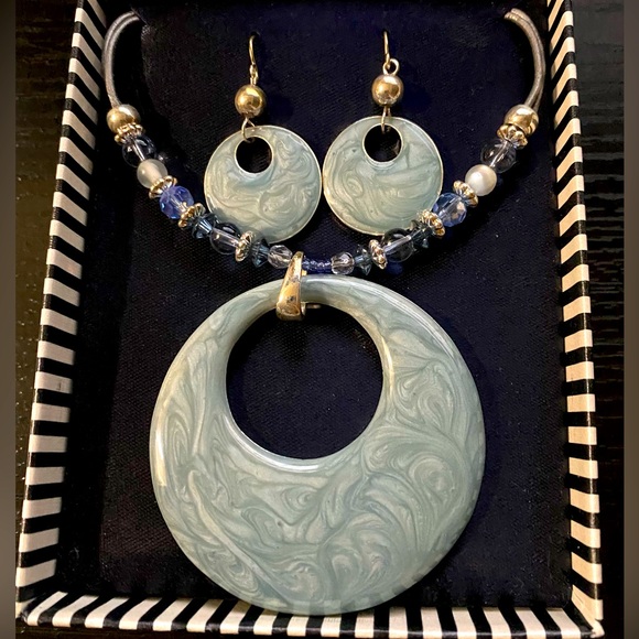 Mixit 2 piece earring and necklace set - Picture 1 of 2